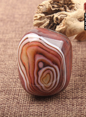 缠丝玛瑙籽料原石花纹独特风吊坠