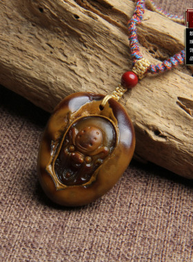 天然玛瑙原石雕刻罗汉吊坠