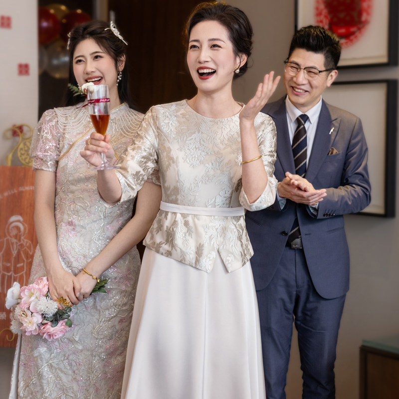 香槟色喜婆婆婚宴装平时可穿2026新款女方妈妈蕾丝旗袍超好看气质