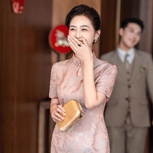 蝶纹提花气质喜妈妈礼服平时可穿夏季高贵年轻丈母娘婚宴装旗袍裙