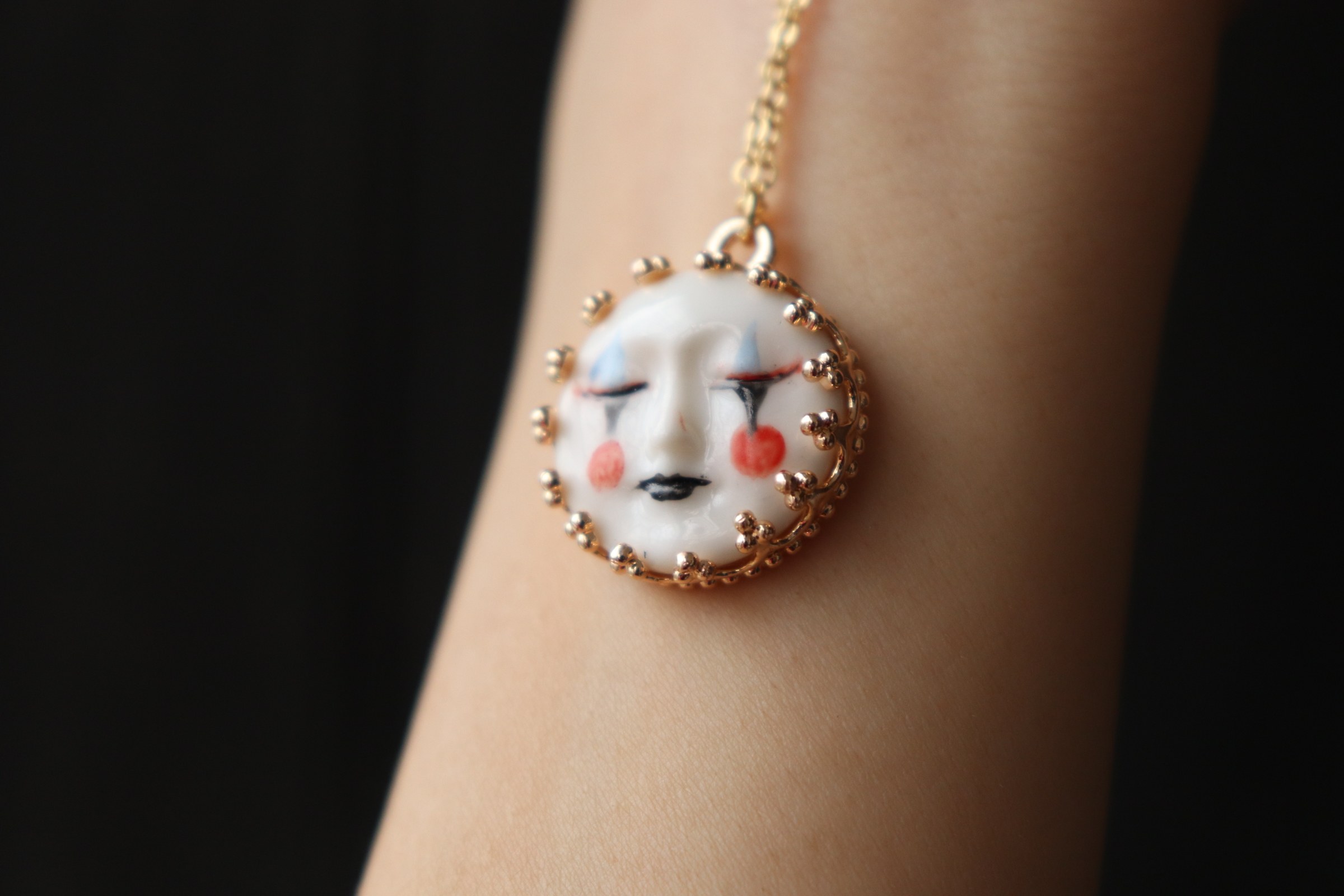 【沉睡之梦】原创设计 陶瓷面具太阳脸手绘18k金毛衣链情人节吊坠