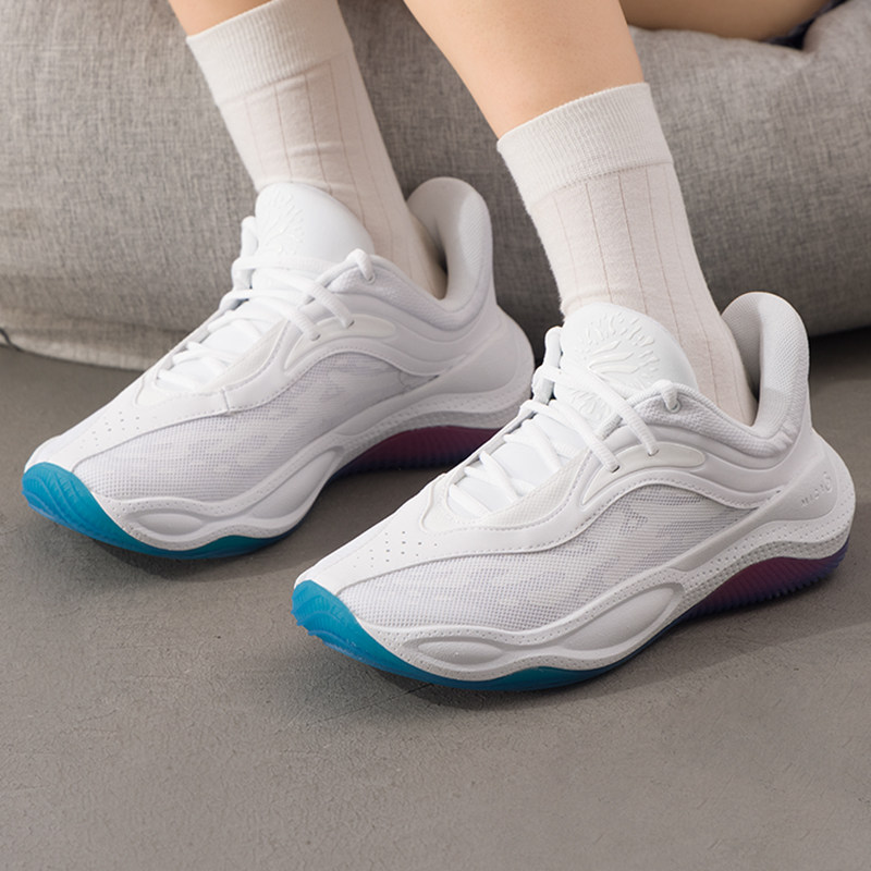 安德玛新款缓震耐磨运动篮球鞋男