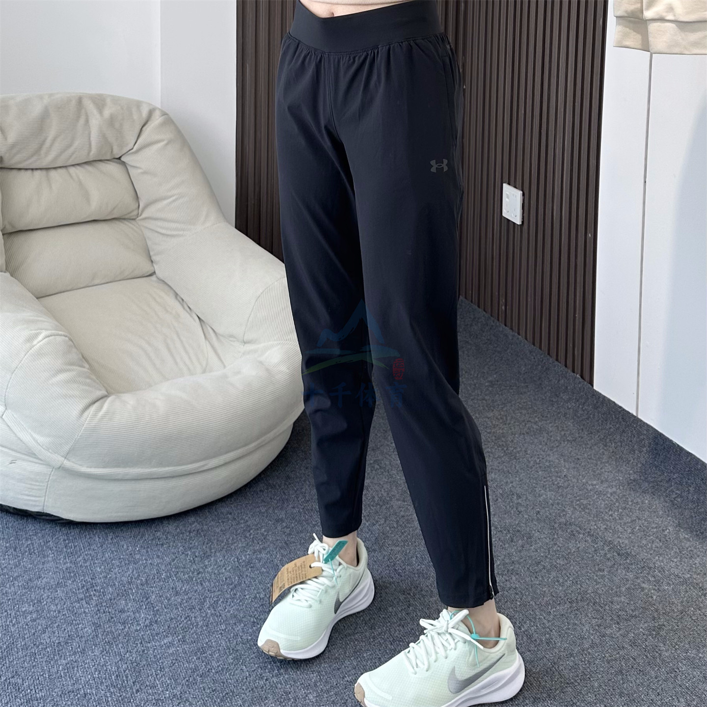 25新款UA安德玛裤女Out The Storm户外跑步运动长裤1377042