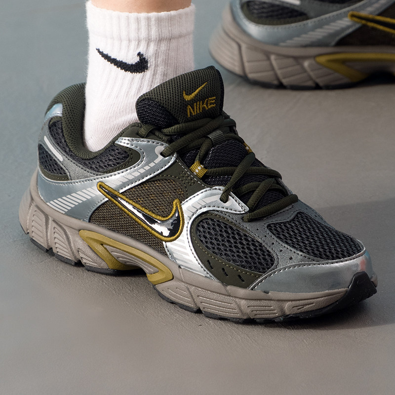 25秋季新款NIKE耐克V5 RNR大童透气男女童网眼轻便运动鞋HQ6411