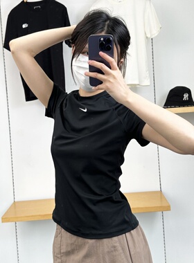 25新款Nike耐克短袖女小勾短款瑜伽训练修身款速干运动T恤FV7843