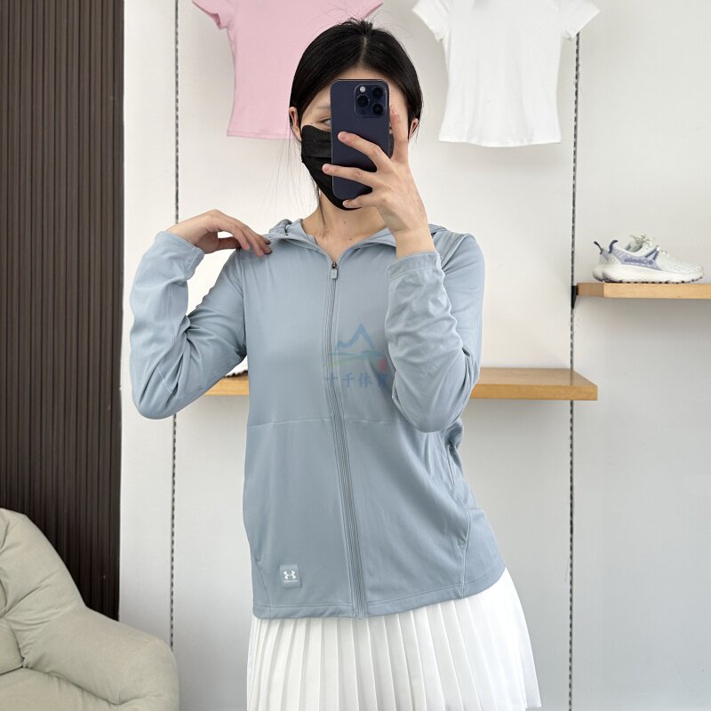 安德玛UA女子运动连帽防晒衣外套