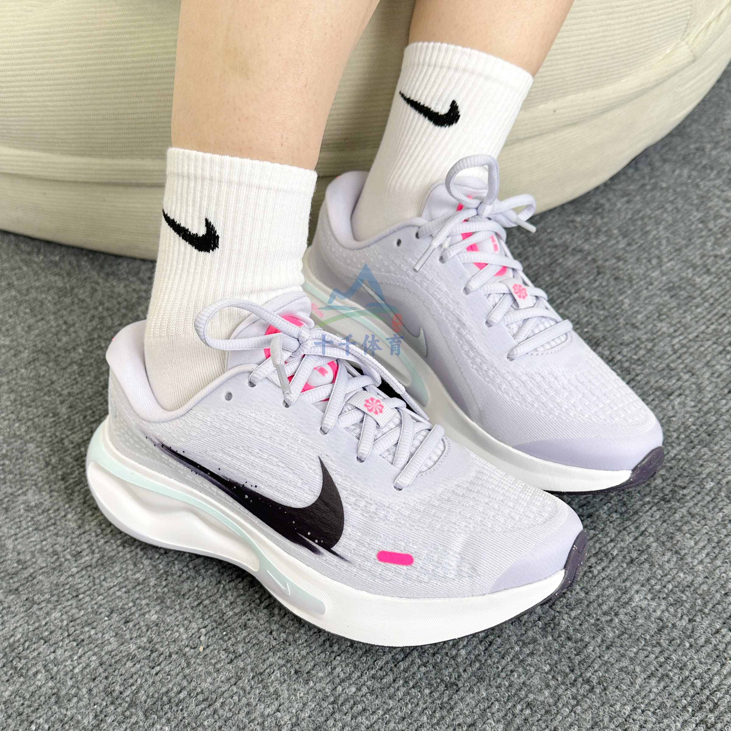 Nike耐克女鞋25秋冬JOURNEYRUN缓震运动休闲公路专业跑步鞋IM6684