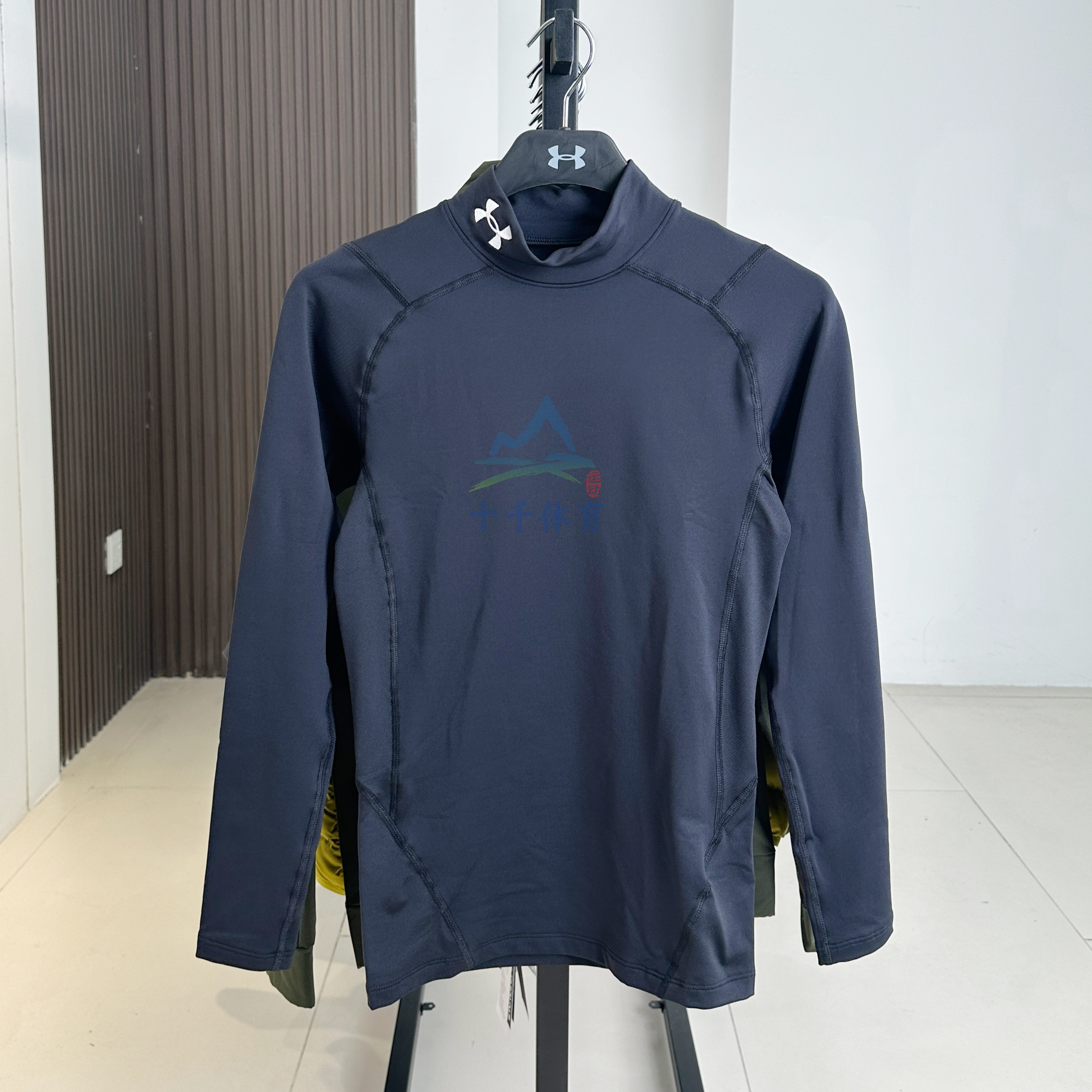 安德玛半高领长袖训练运动紧身衣