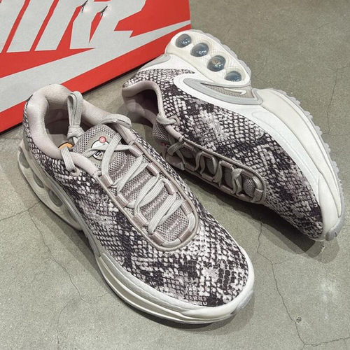 Nike耐克气垫鞋轻便缓震女运动鞋