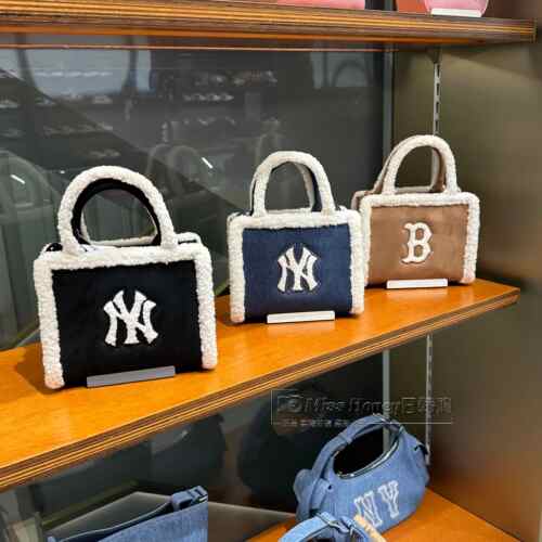 MLB男女仿羊羔绒NY拼接斜挎包