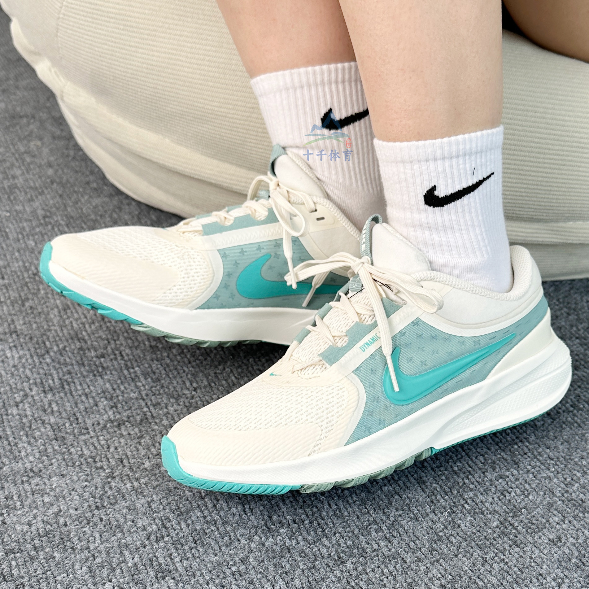 NIKE耐克摘星号大童透气跑步鞋