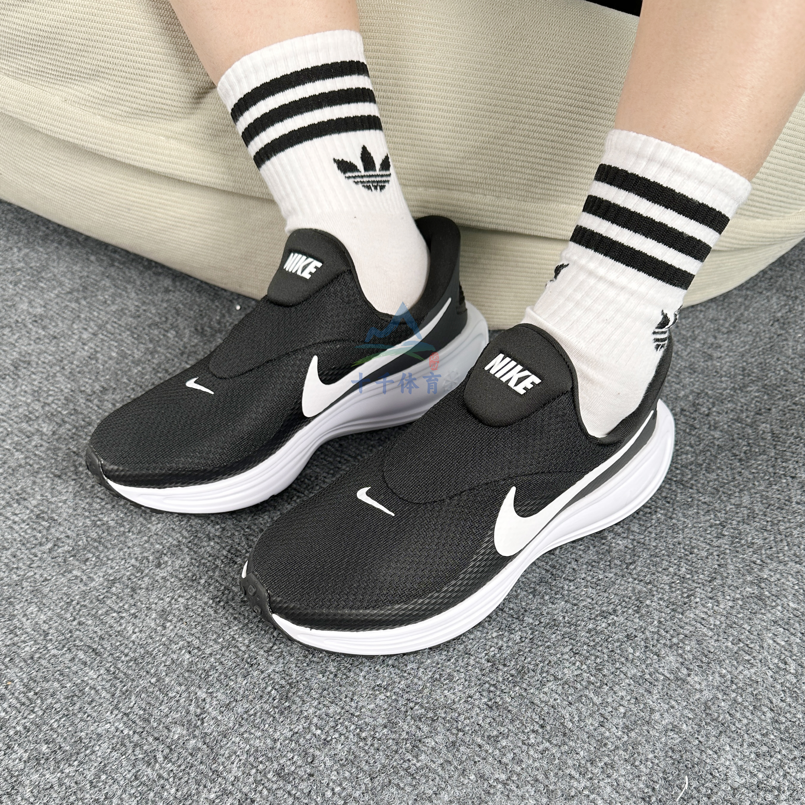 Nike耐克女子透气一脚蹬跑步鞋