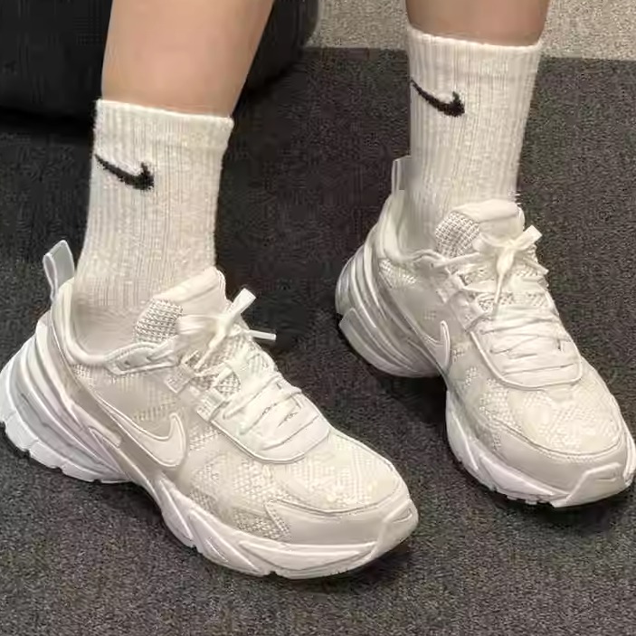 Nike耐克V2K Run女子白色时尚简约舒适百搭低帮运动跑步鞋HJ5269