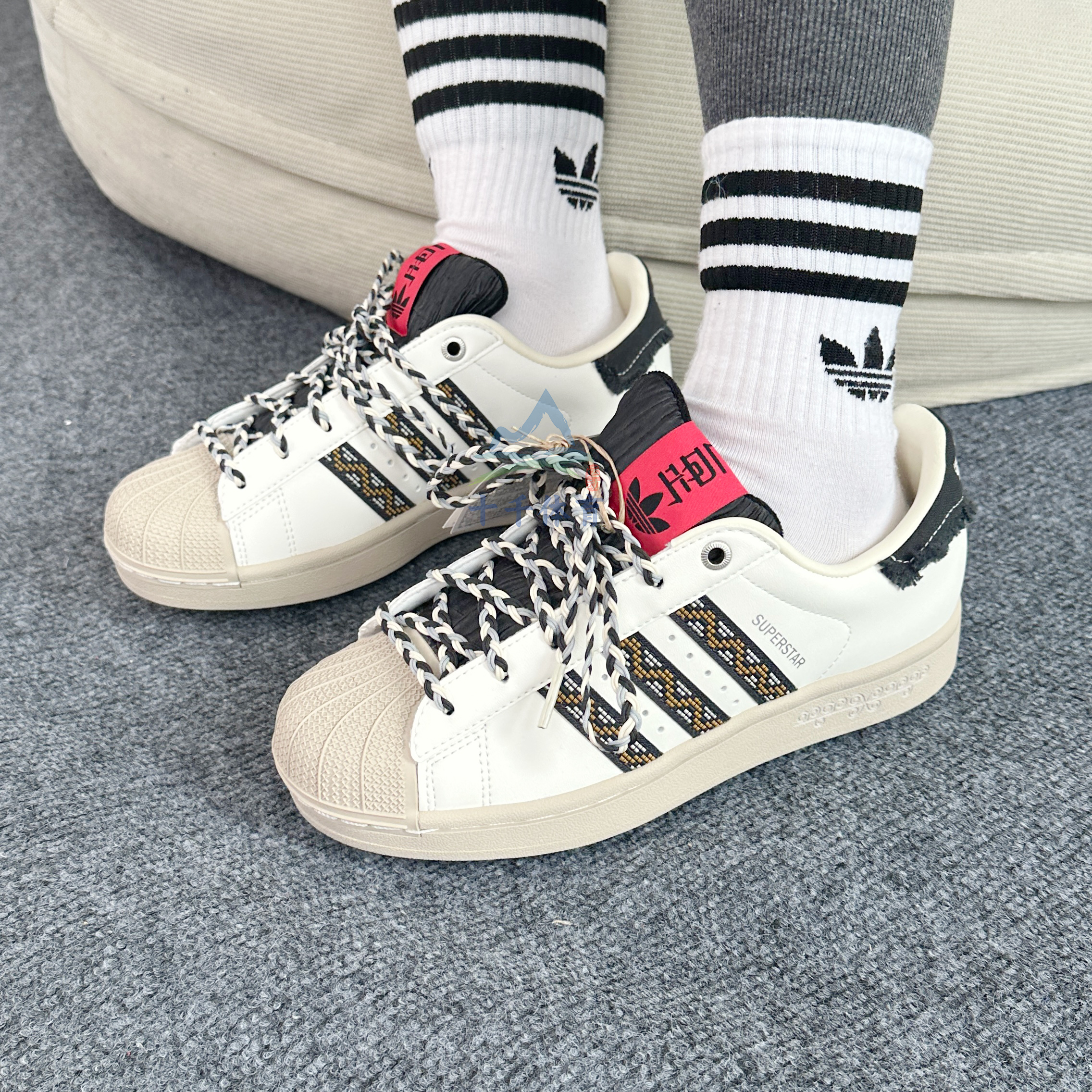 阿迪达斯三叶草复古贝壳头板鞋