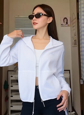 阿迪达斯女26夏季新款梭织连帽遮阳外套薄款跑步运动夹克KA4308
