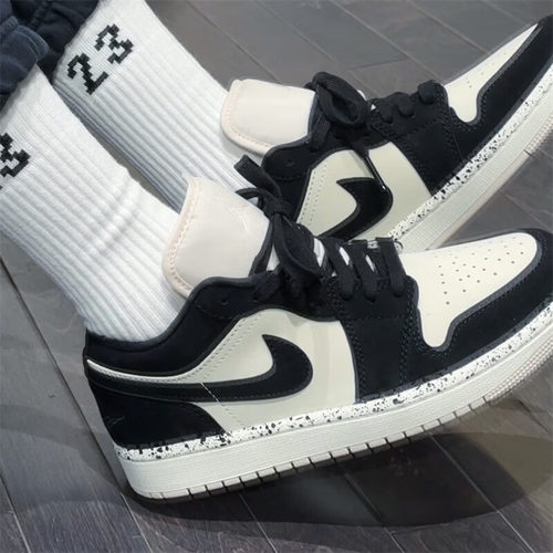 Nike耐克女AJ1低帮缓震运动板鞋