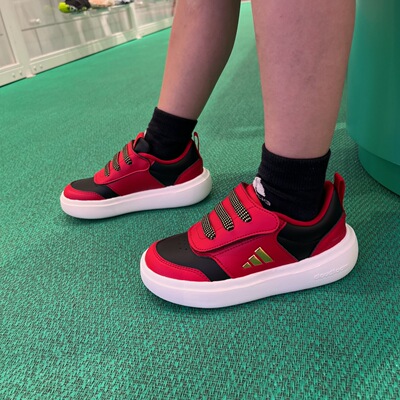 阿迪达斯童鞋魔术贴运动跑步鞋