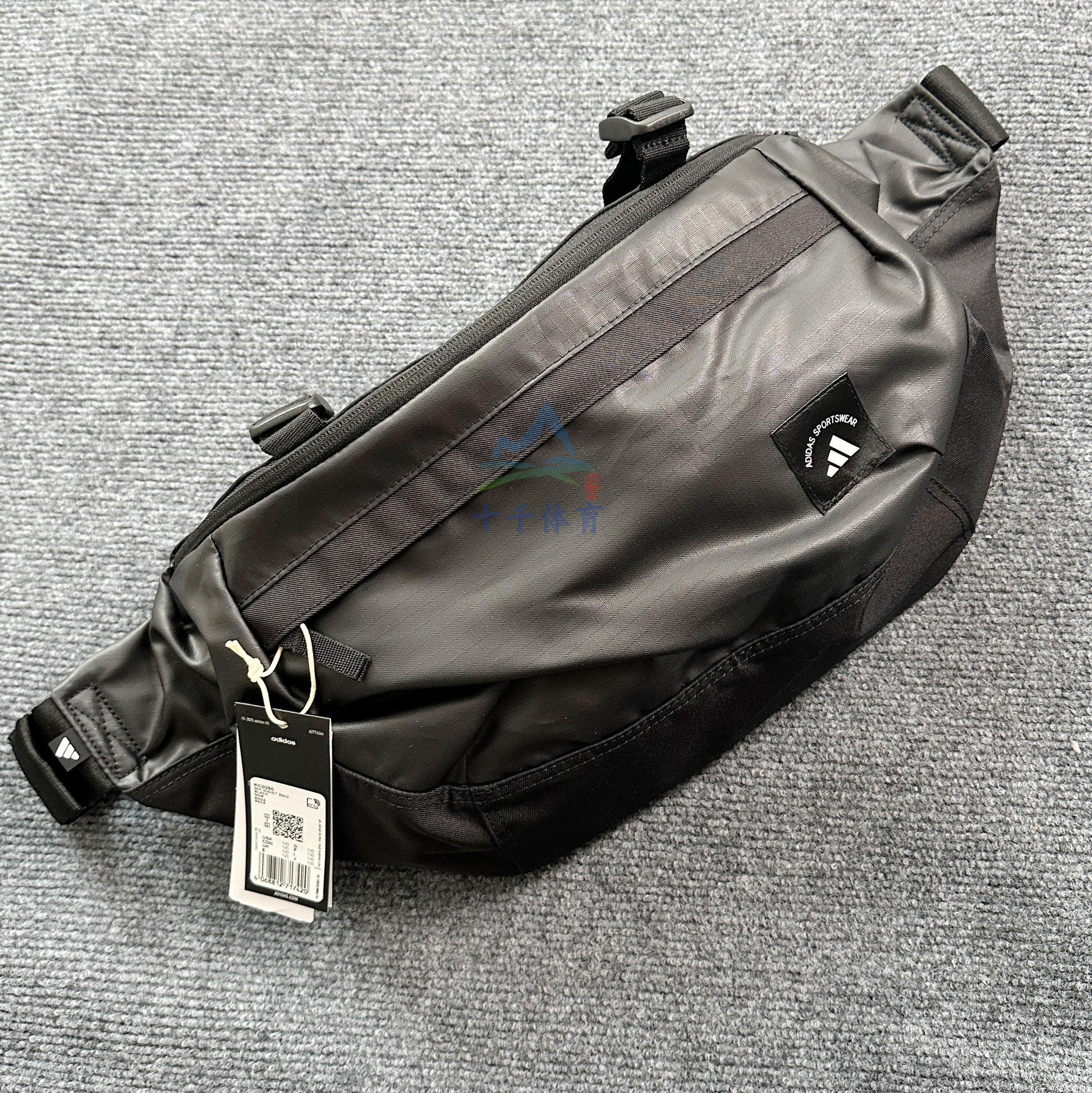 adidas阿迪达斯男女同款户外轻便旅行包运动单肩时尚斜挎包KC0250