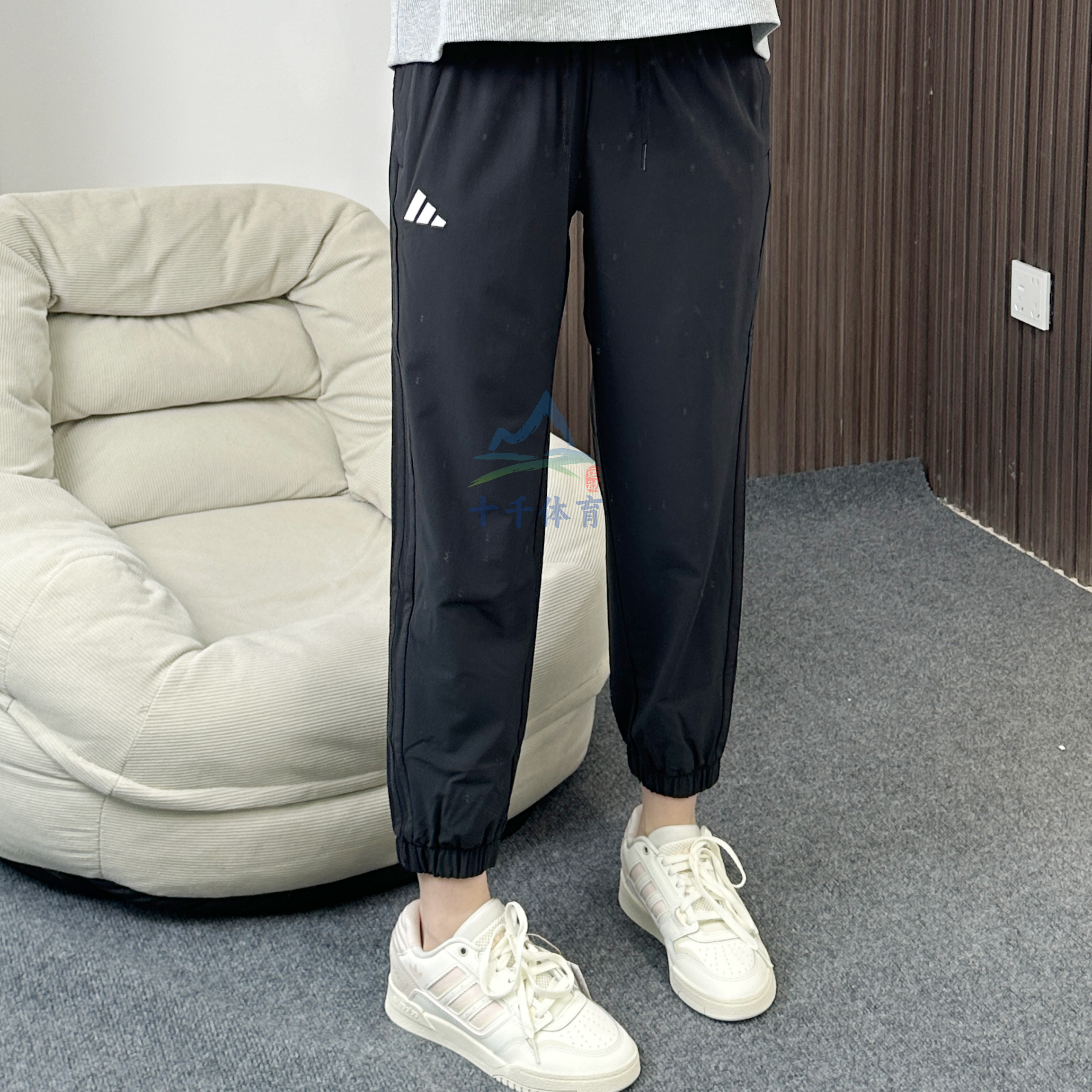 阿迪达斯女子运动休闲束脚长裤