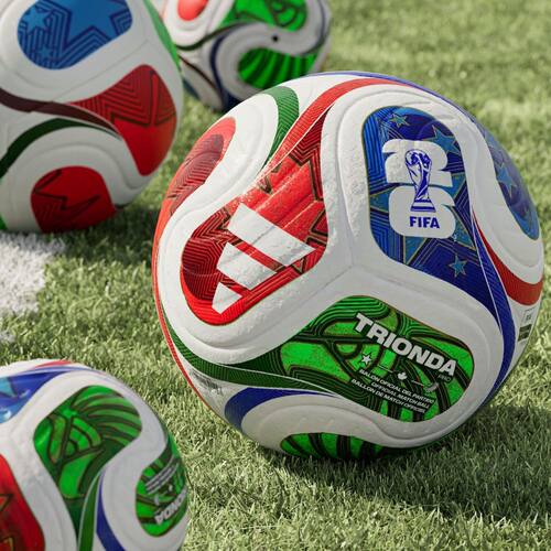 阿迪达斯三重浪FIFA世界杯足球