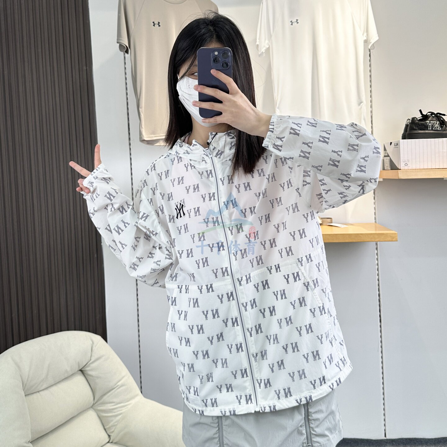 MLB男女NY老花满印凉感连帽外套