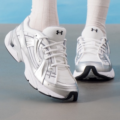 UA安德玛休闲透气耐磨跑步运动鞋