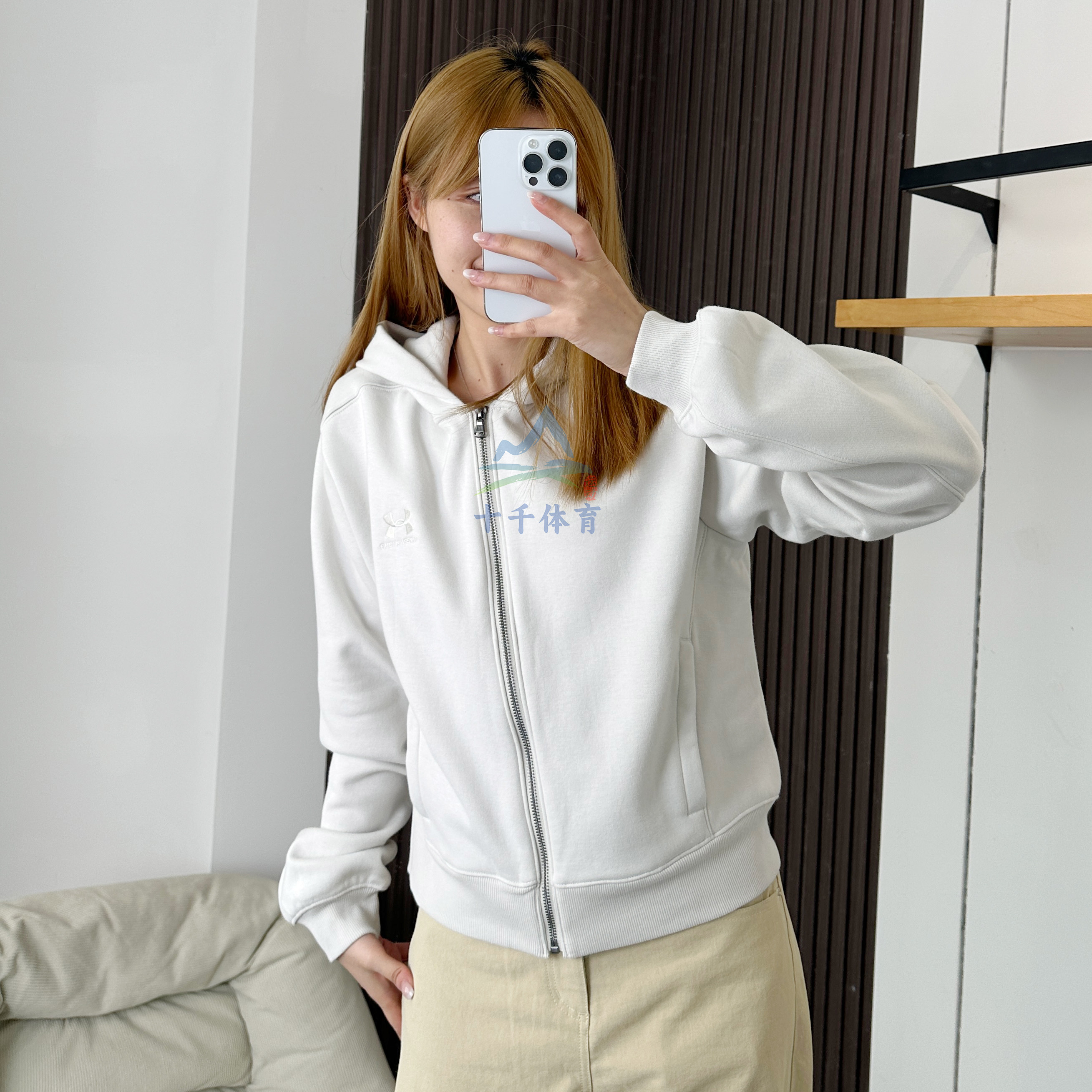 安德玛UA女抓绒运动休闲连帽卫衣