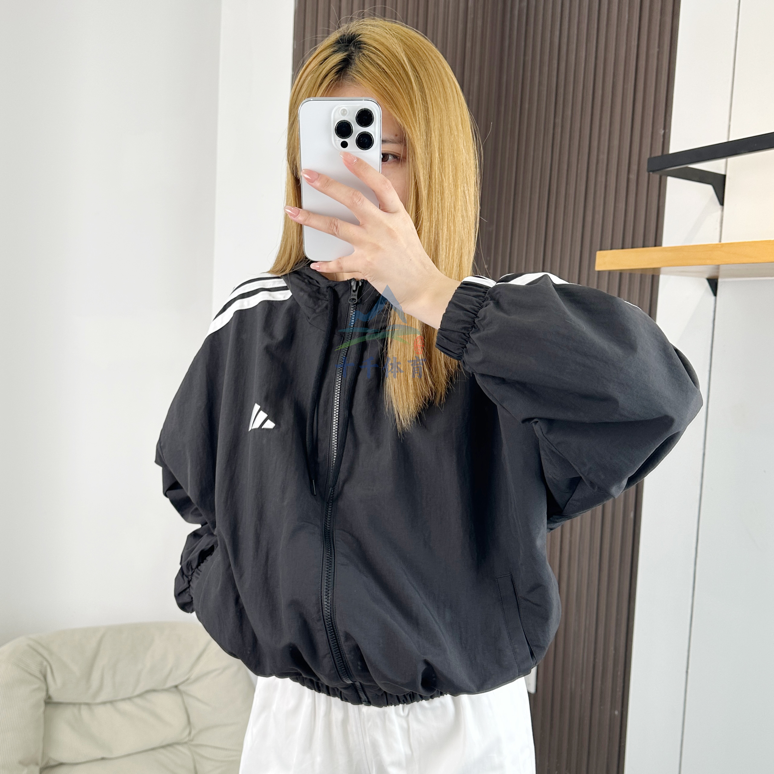 阿迪达斯女梭织夹克运动休闲外套