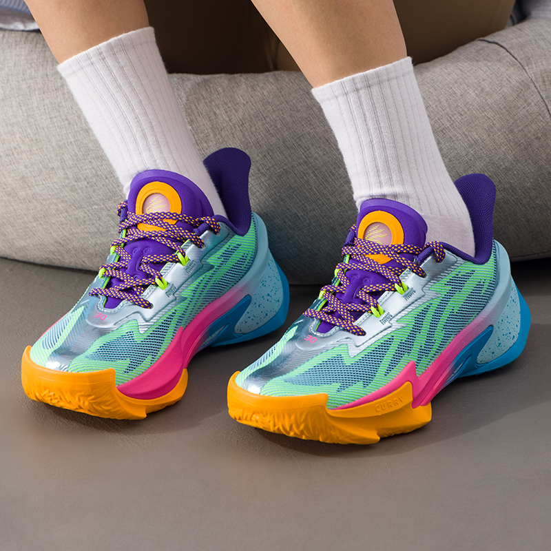 安德玛新款健身运动实战球鞋男子