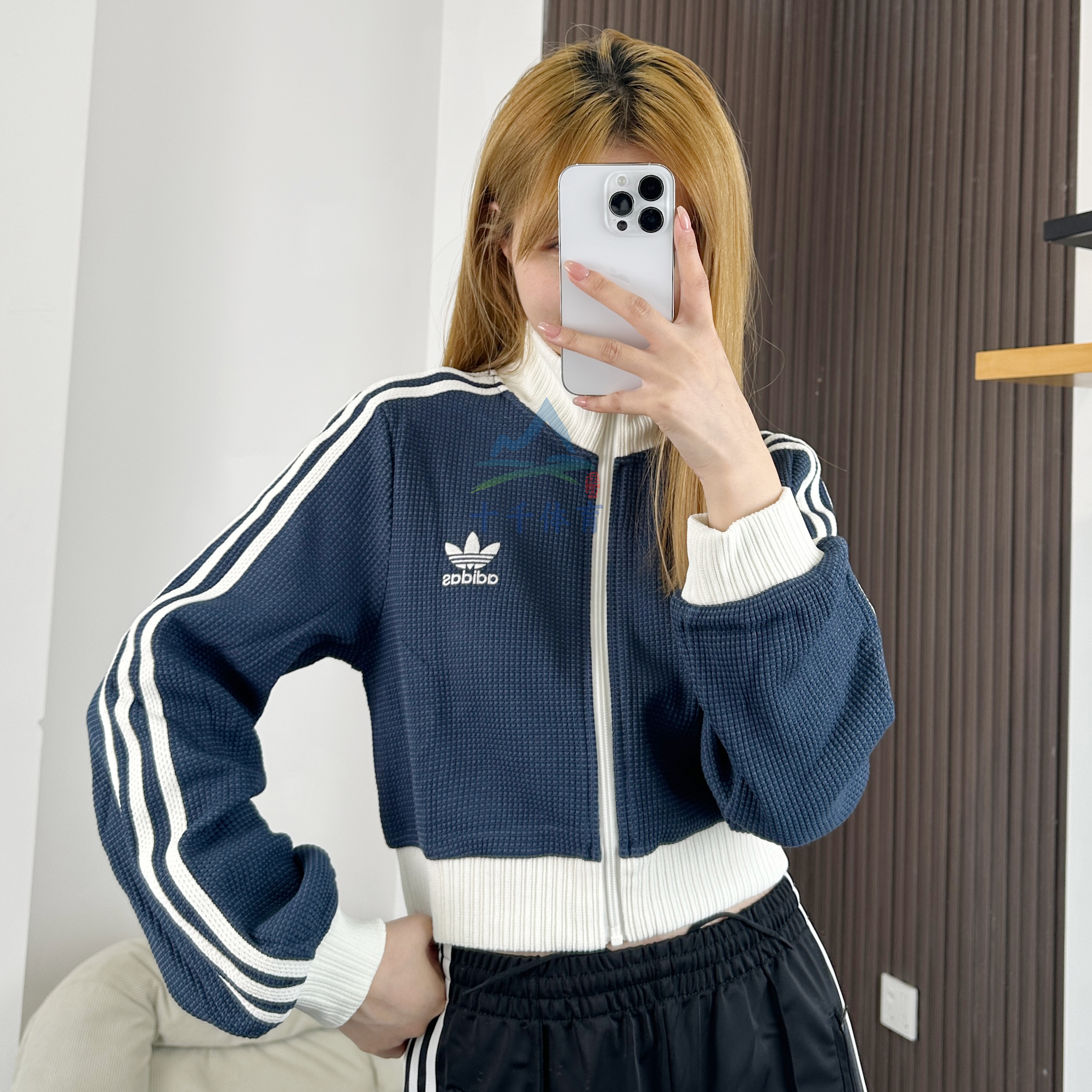 三叶草女子复古立领运动服外套