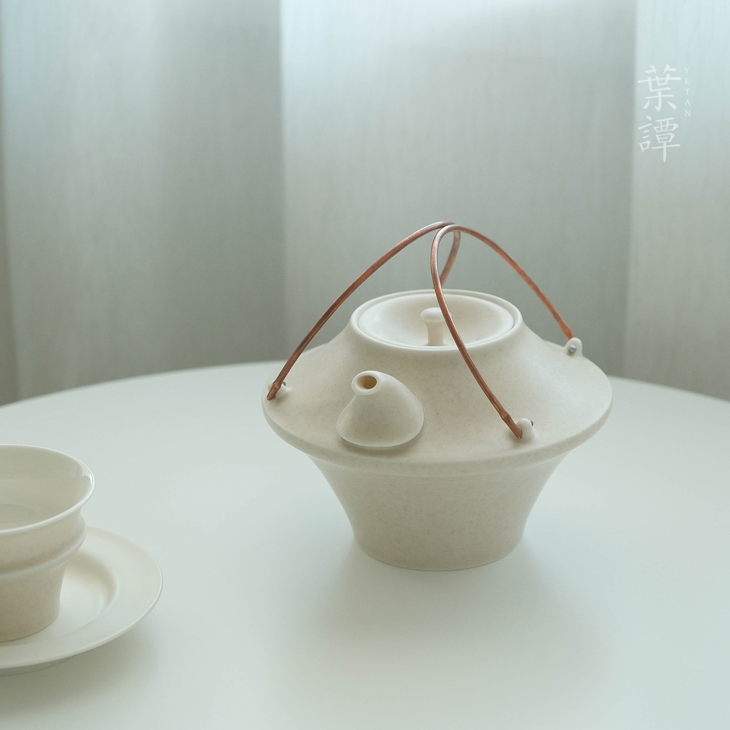 叶谭 融白曲面系列提梁壶 铜把手陶瓷茶壶凉水壶泡花茶大小号