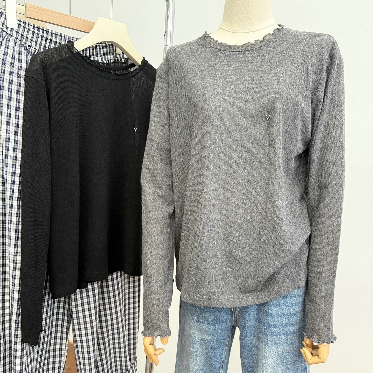 灰色木耳边领口钉珠长袖T恤女2026春季休闲百搭柔软打底衫上衣潮,女装/女士精品,大码内搭,淘宝优惠券,粉丝福利购,淘宝优惠卷