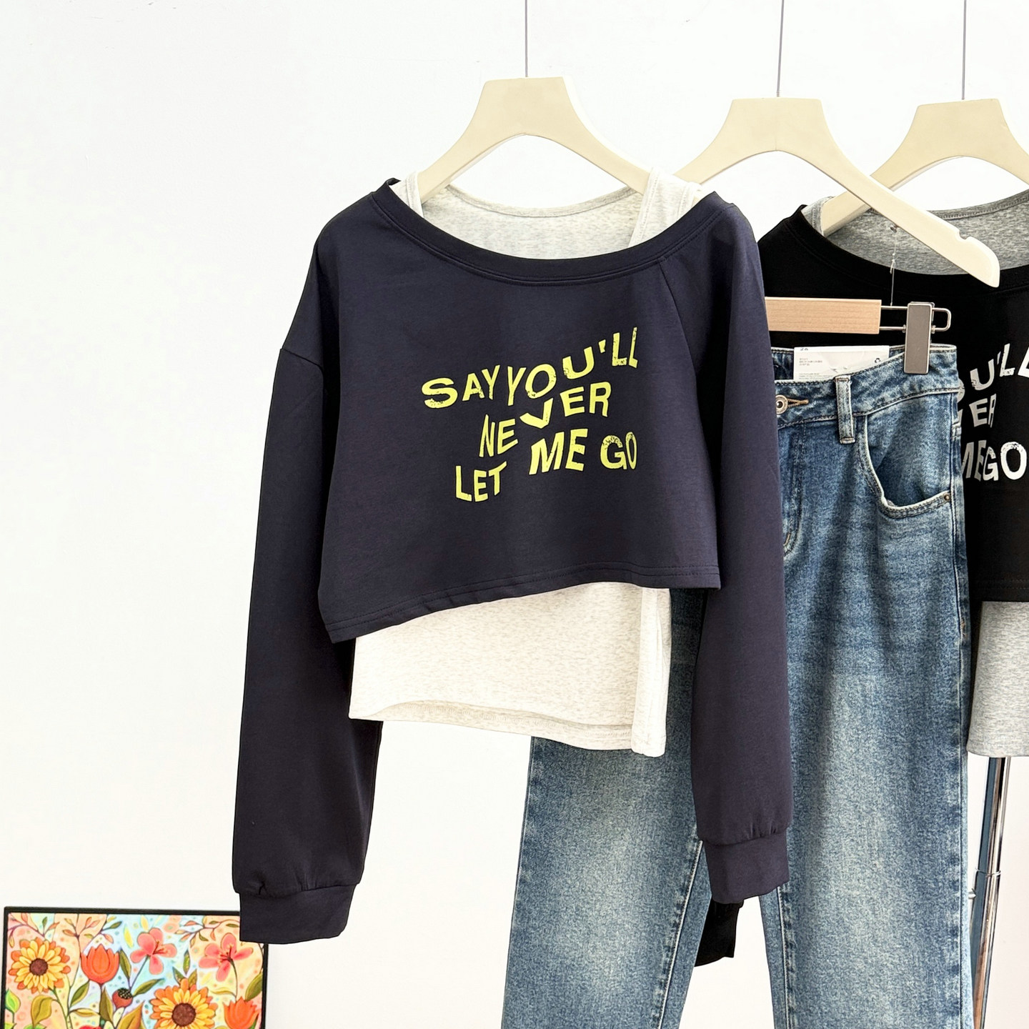 斜领露肩长袖短款卫衣女时尚洋气时髦宽松字母印花上衣背心两件套