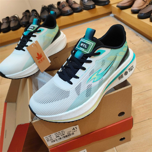 实体店男鞋2025夏款运动休闲鞋青年轻便透气舒适纽亚伦20637