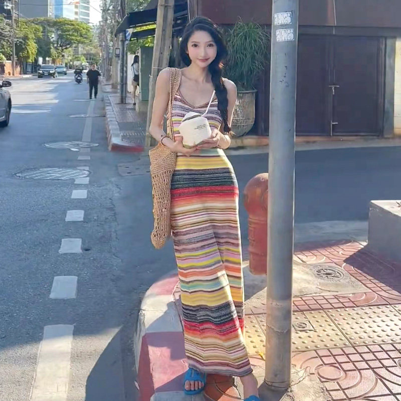 新品多巴胺无袖针织连衣裙夏季彩色艺术生条纹吊带设计感背心长裙图片