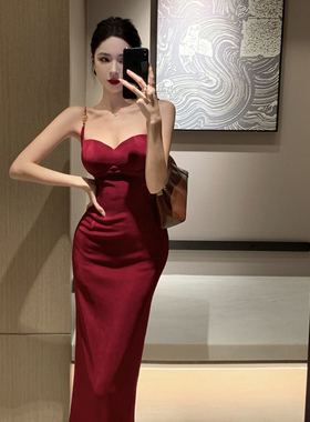 红色包臀性感吊带连衣裙女夏开叉气质名媛高端小众生日过年礼服裙