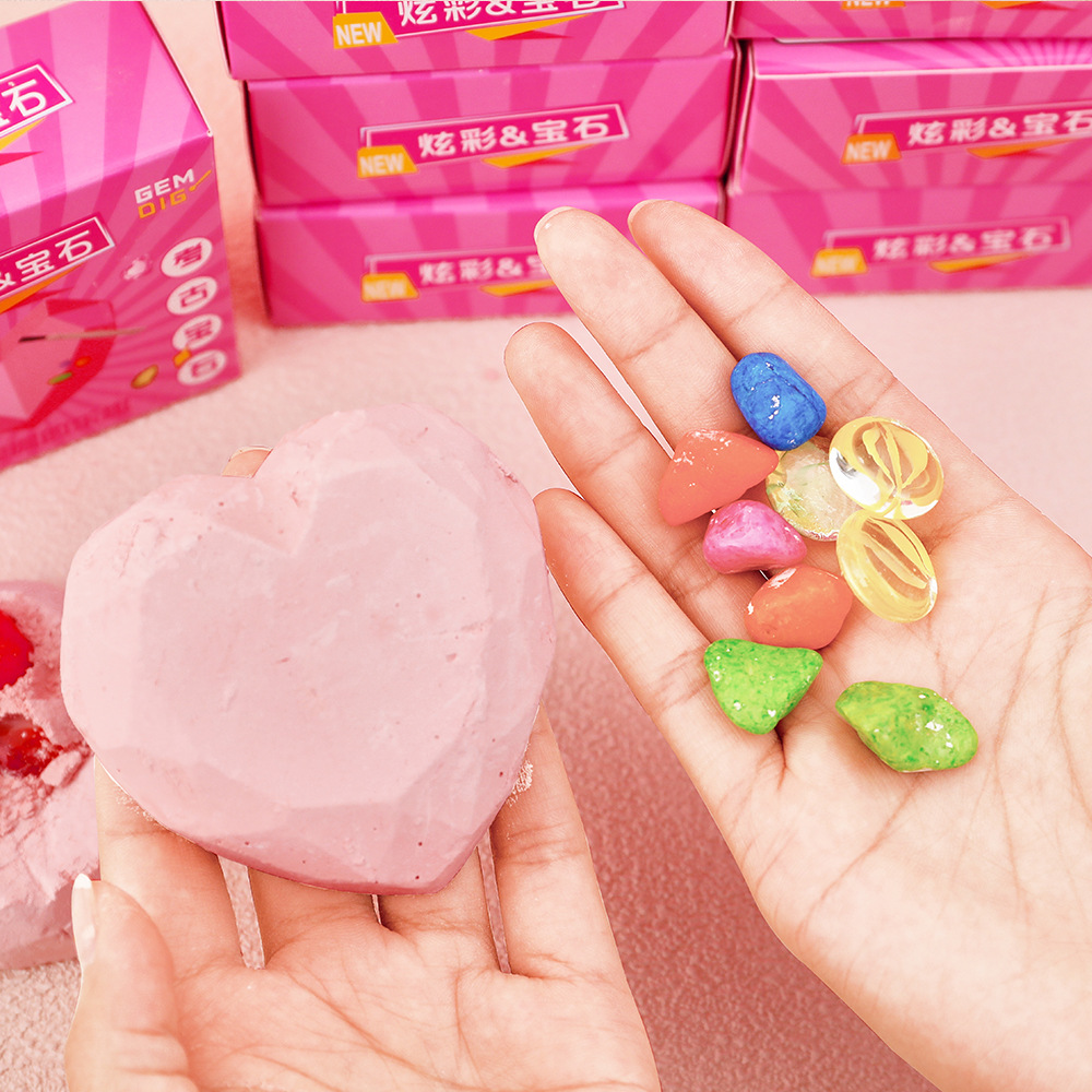 DIY砸化石杭素石膏盲盒幼儿园