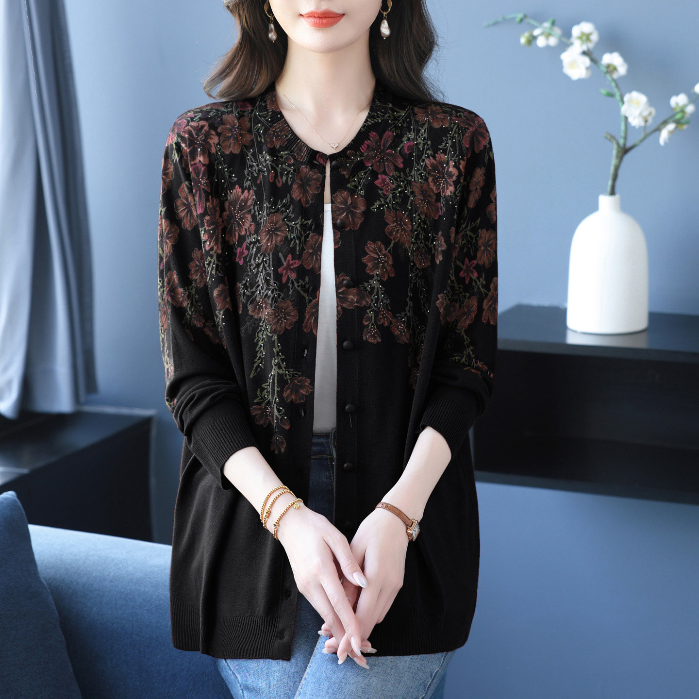 中老年妈妈春夏绣花薄外套加肥特大码针织开衫女宽松高贵冰丝外搭