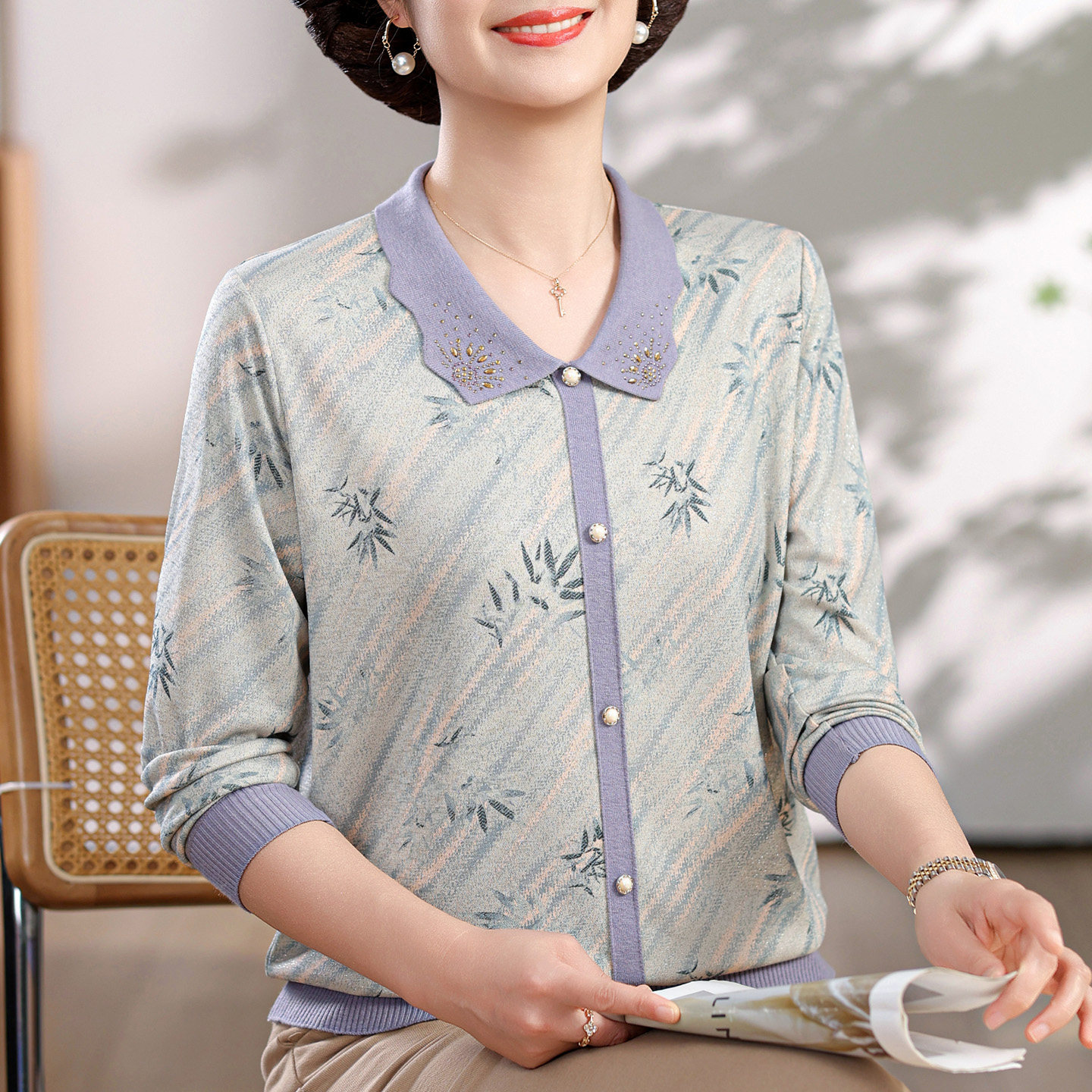春装妈妈长袖上衣翻领印花T恤女中老年加肥加大码宽松遮肚冰丝衫