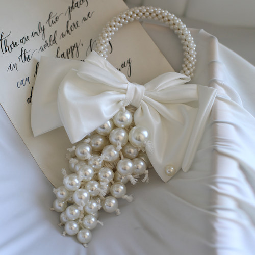 原创葡萄珍珠串蝴蝶兰手拿花高级感手捧花结婚摄影花束拍照挂饰品