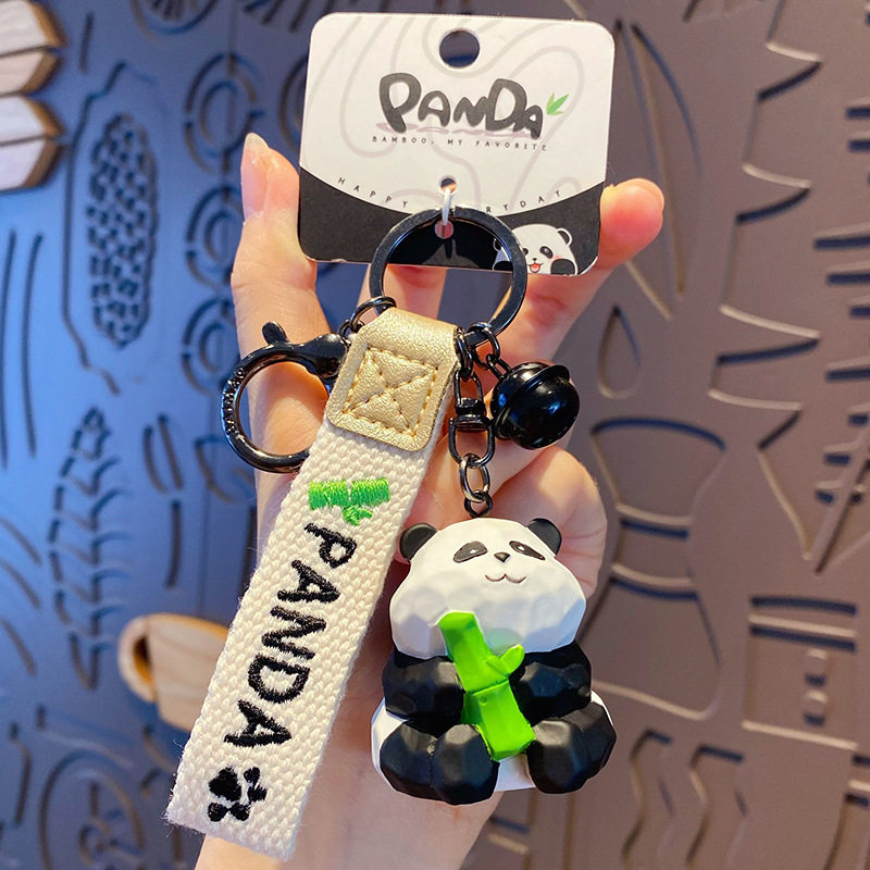 创意可爱木雕风熊猫系列钥匙扣创意精致抱竹熊猫情侣钥匙链包挂件图片