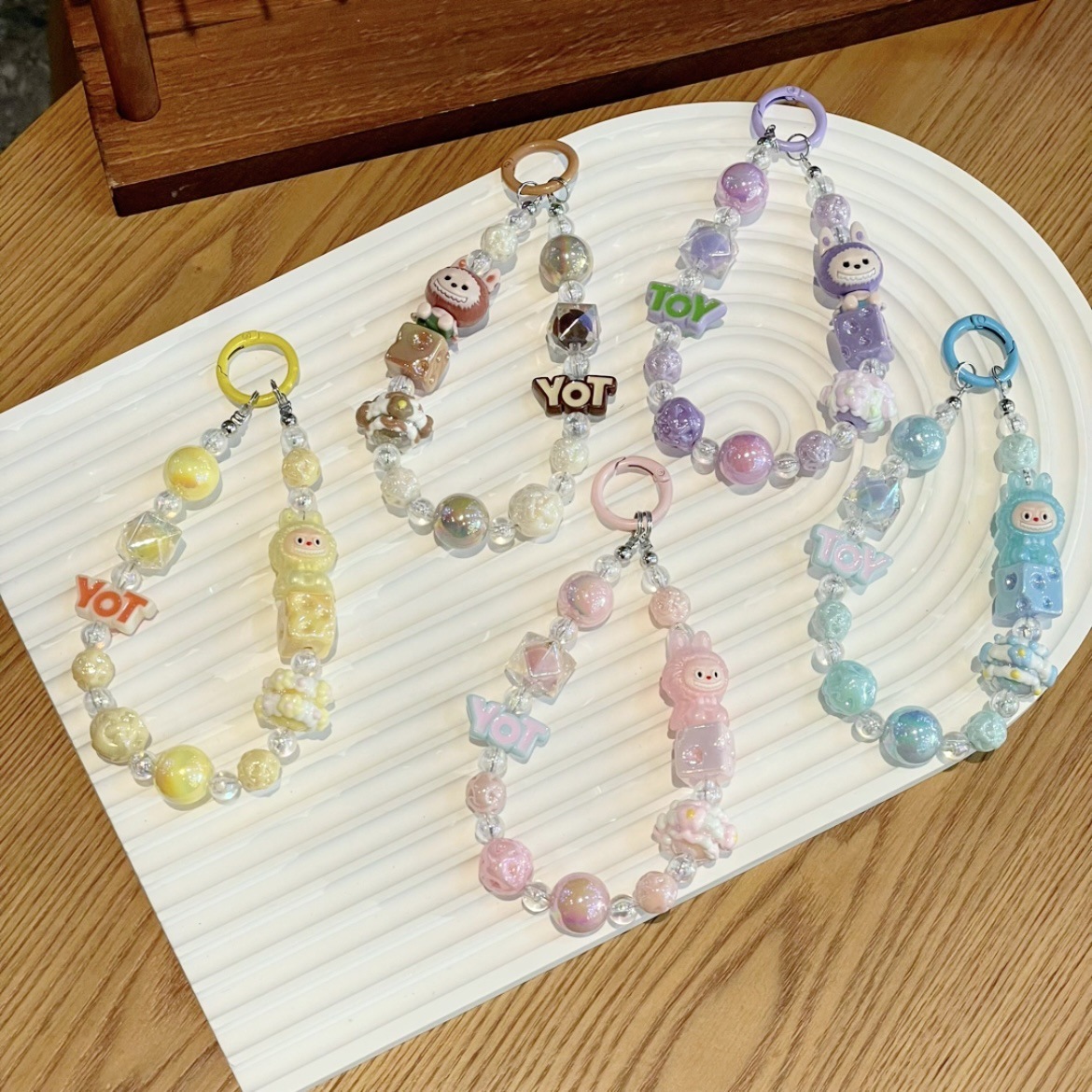 新款串珠手绘手机链创意公仔拉布布钥匙扣配饰包包挂件小礼品