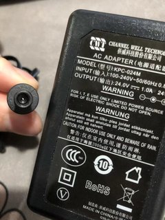 直销原装CWT侨威KPC024M电源适配器24V1A圆孔带针