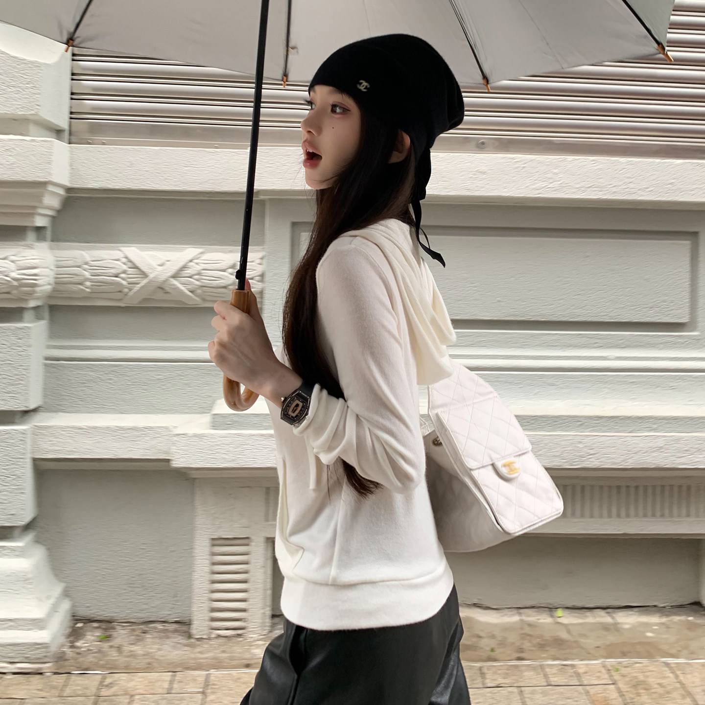 早安樊樊「把妹王」白色连帽卫衣拉链外套女薄款斜肩短款开衫上衣