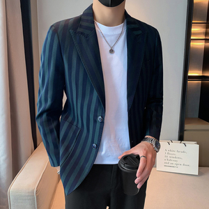 模特图-男士休闲西服修身韩版西装单西外套F6104P165,薄款风衣搭配的裤子图片