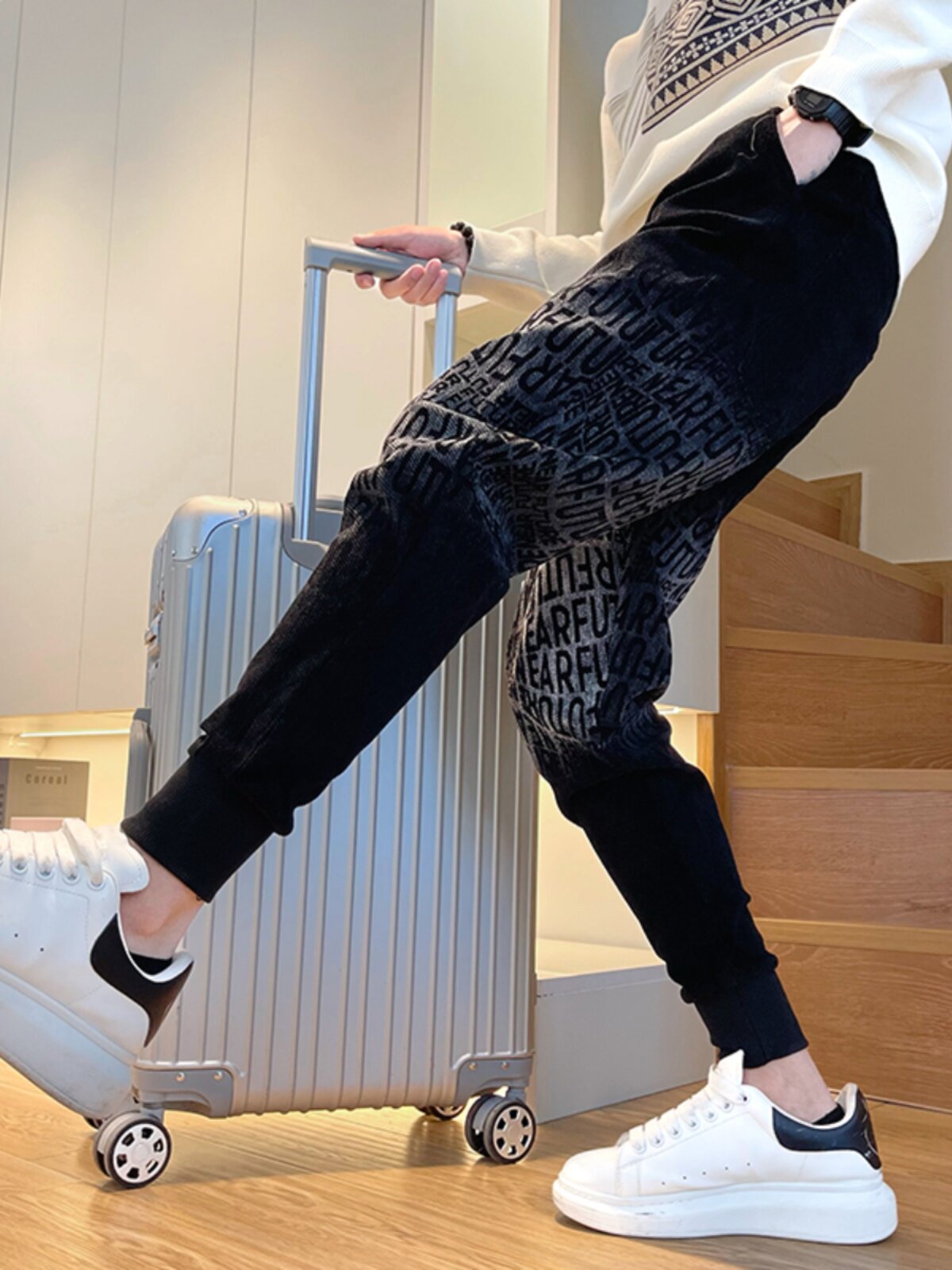 OBOY 봄 가을 유행 브랜드 그라데이션 문자 자카드 캐주얼 바지 남성 디자인 슬림 셔닐 스웨트 팬츠 레깅스