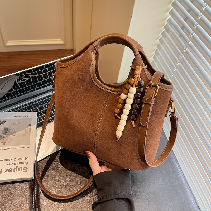 复古麂皮水桶包女包2026新款大容量手提斜挎包通勤美拉德风单肩包,箱包皮具/热销女包/男包,水桶包,淘宝优惠券,粉丝福利购,淘宝优惠卷