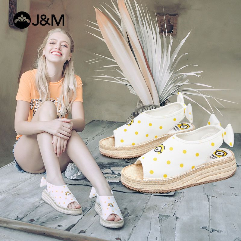 J&M快乐玛丽凉鞋女厚底增高小黄人联名款舒适软底魔术贴沙滩拖鞋