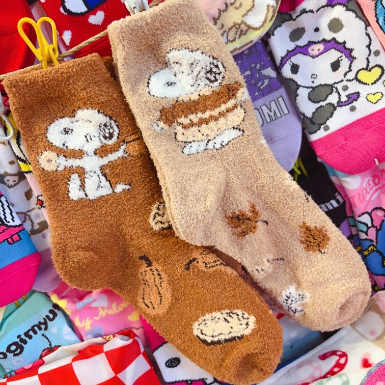 出口日本新品可爱史努比snoopy中筒袜女袜毛绒袜秋冬加厚珊瑚绒