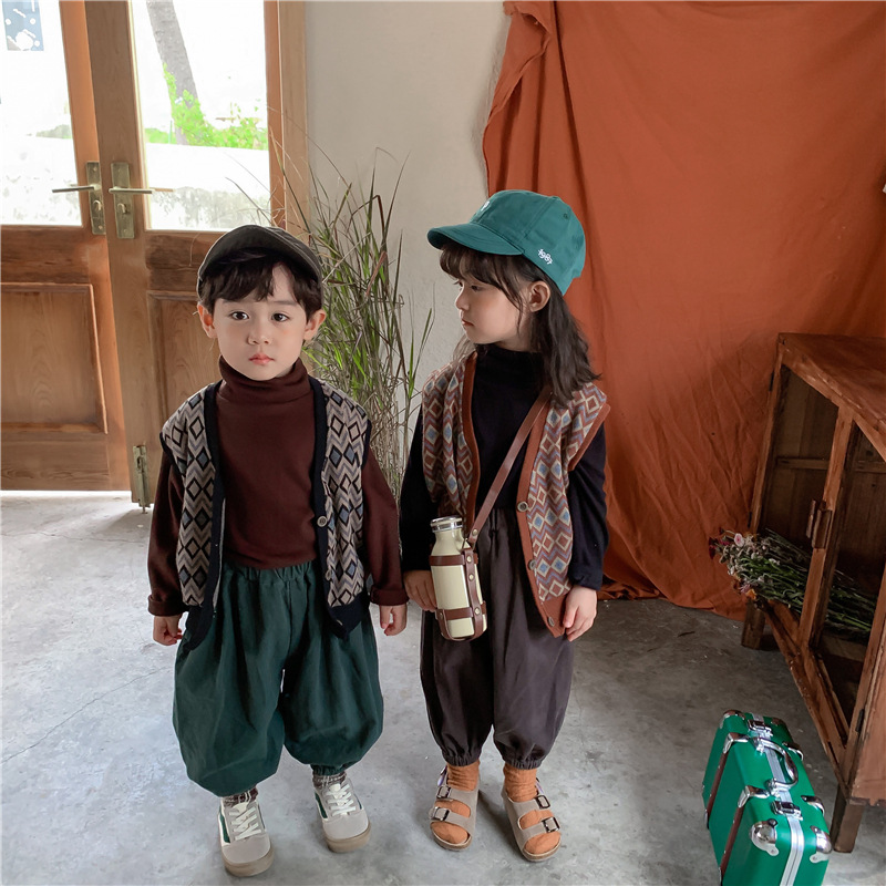 2024儿童秋季新款菱形格毛线马甲